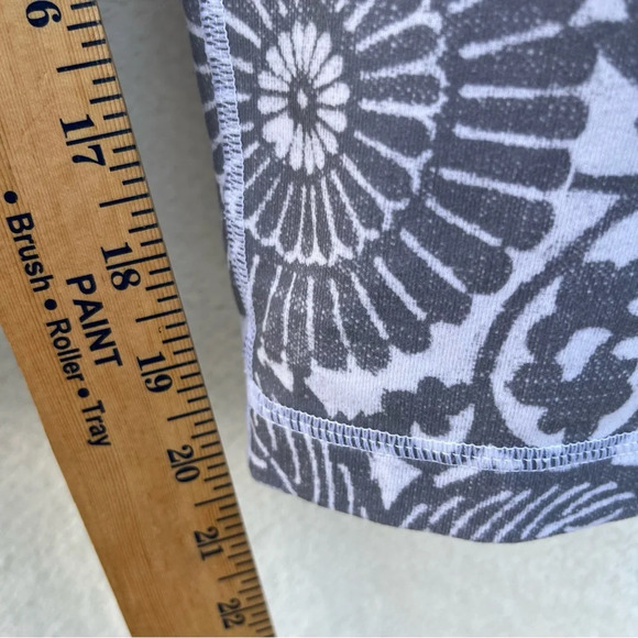 Lululemon Legging Womens 8/10 Gray Wunder‎ Under Crop Athletic Stretch Workout - Picture 8 of 8